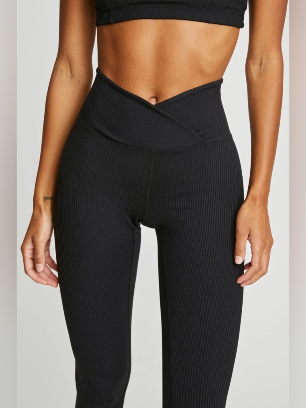 Revolve x Year of Ours Stretch Veronica Legging in Heather Black